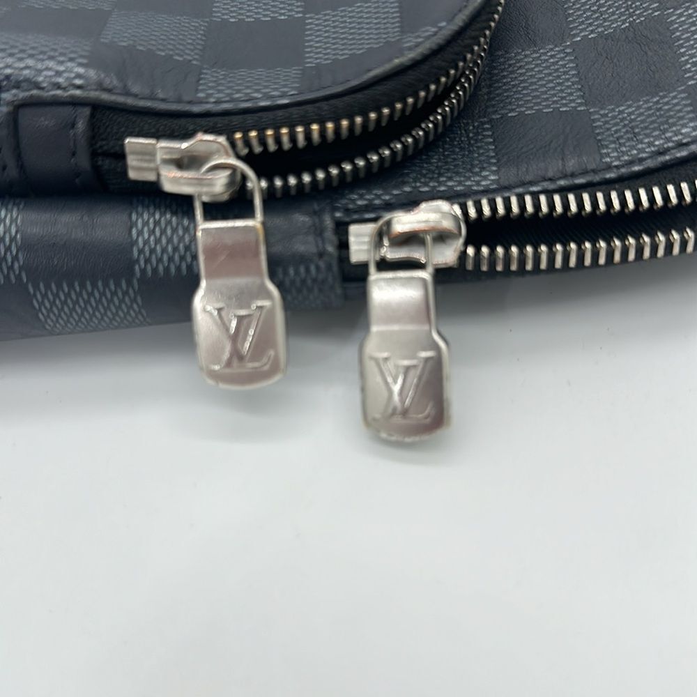 Louis Vuitton Avenue Slingbag NM - Picture 10 of 16
